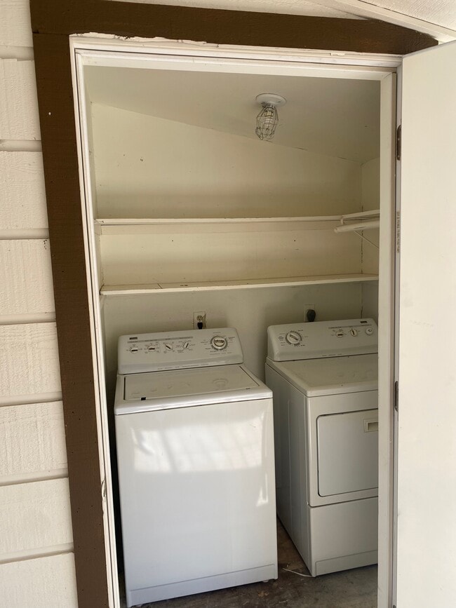 Private Laundry Closet w/ W&D - 7000 Oak Meadow Cir Unit D