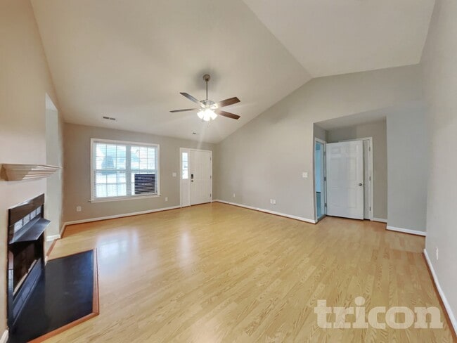 Photo - 105 Haven Grove Trail