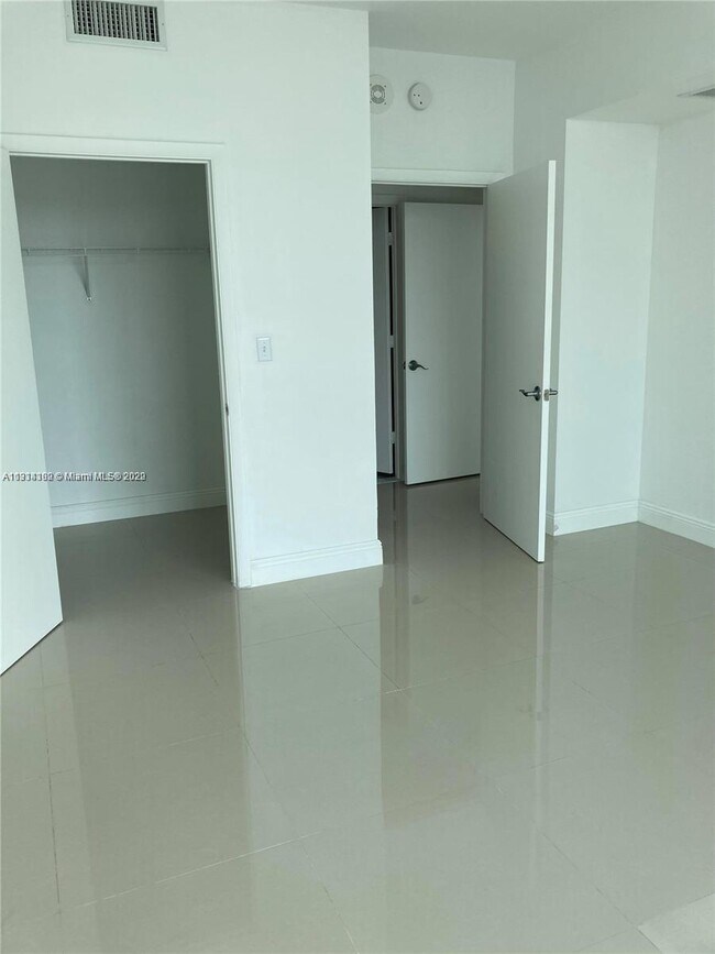 Photo - 253 NE 2nd St Unidad 3506