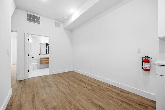 Photo - 234 Webster Ave Unidad 1R