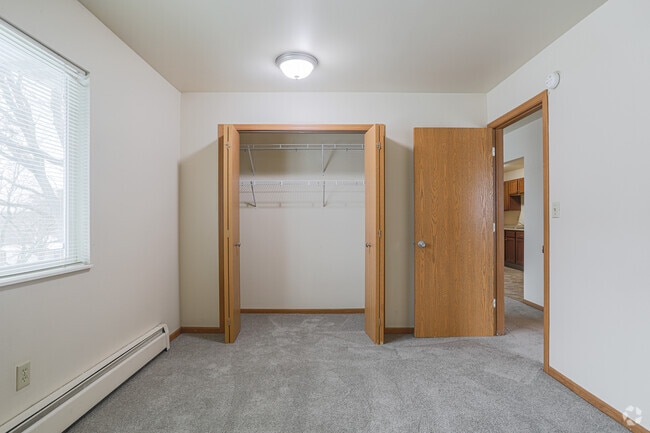 2BR, 1BA - 673SF - Primary Bedroom