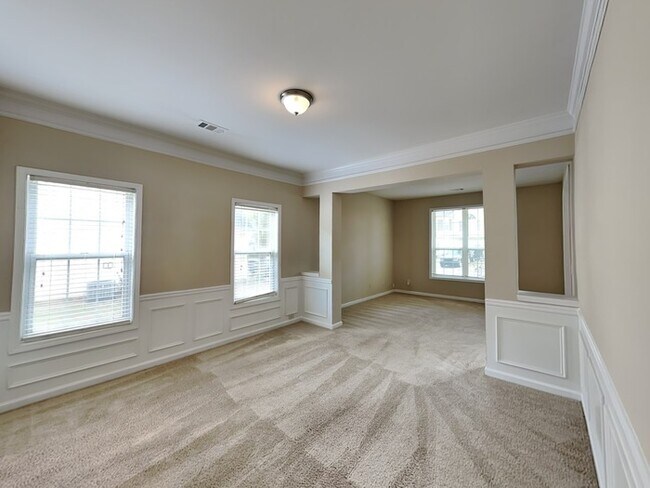 Photo - Move-in Special: One Month FREE Rent!