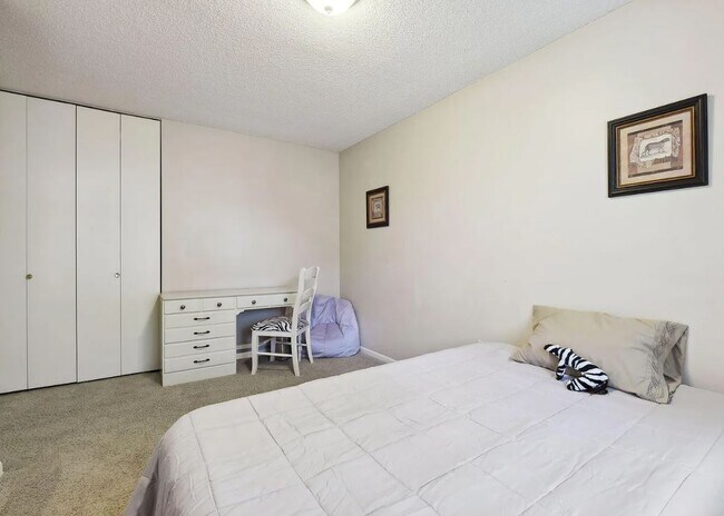 Photo - 2052 12th Ave W