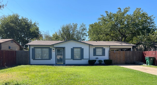 Photo - 1408 SE 12th St House