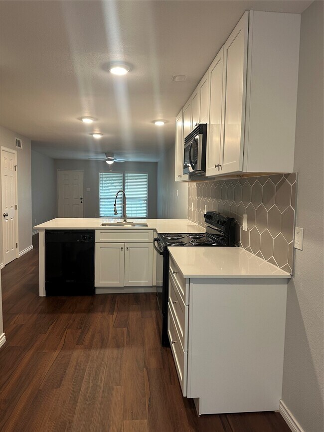 Photo - 5625 Antoine Dr Unit 1016