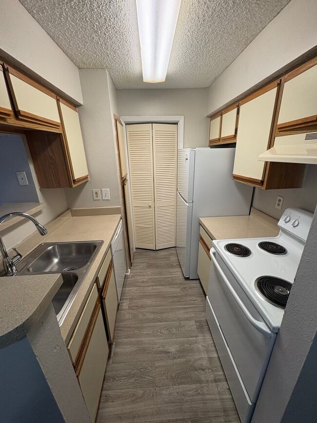 Photo - 1 bed 1 bath First Floor!!
