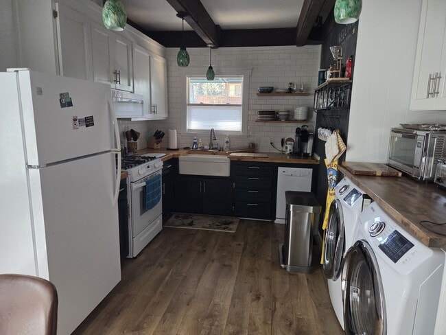 Photo - Quiet furnished cabin for ski lease