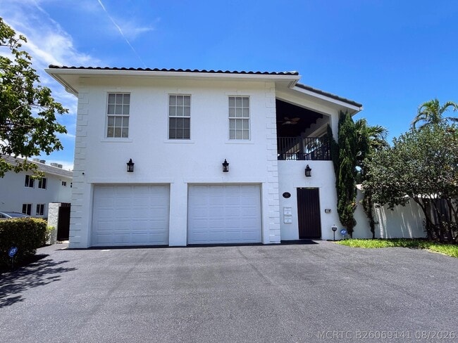Building Photo - 929 NE 18th Ct Unit 1