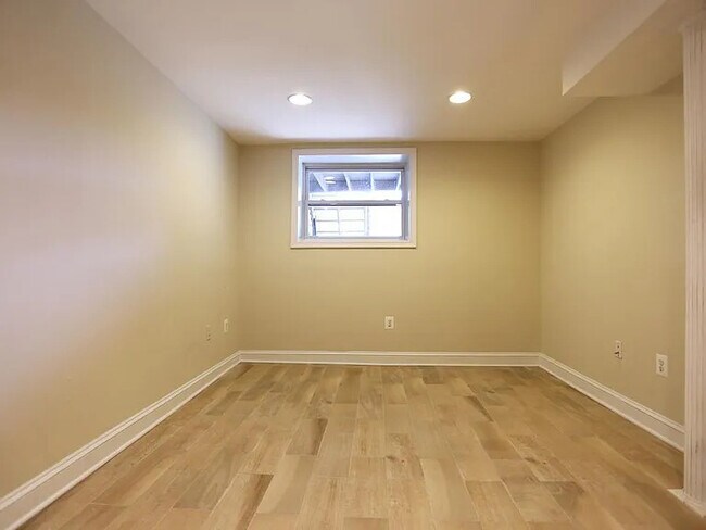 Photo - 726 Quincy St NW