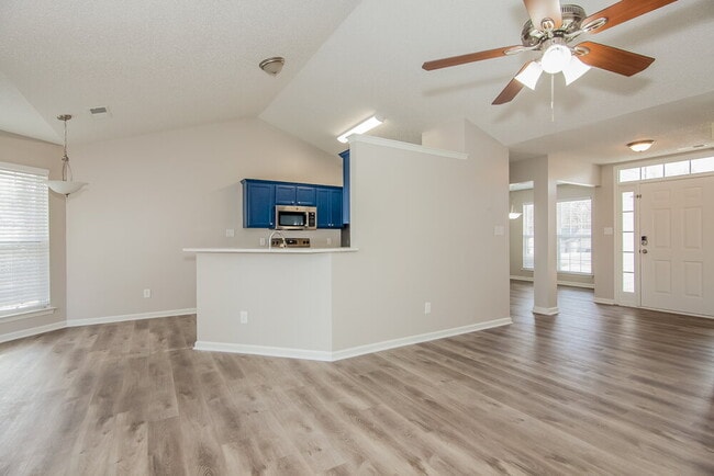 Photo - 105 Silverleaf Ct