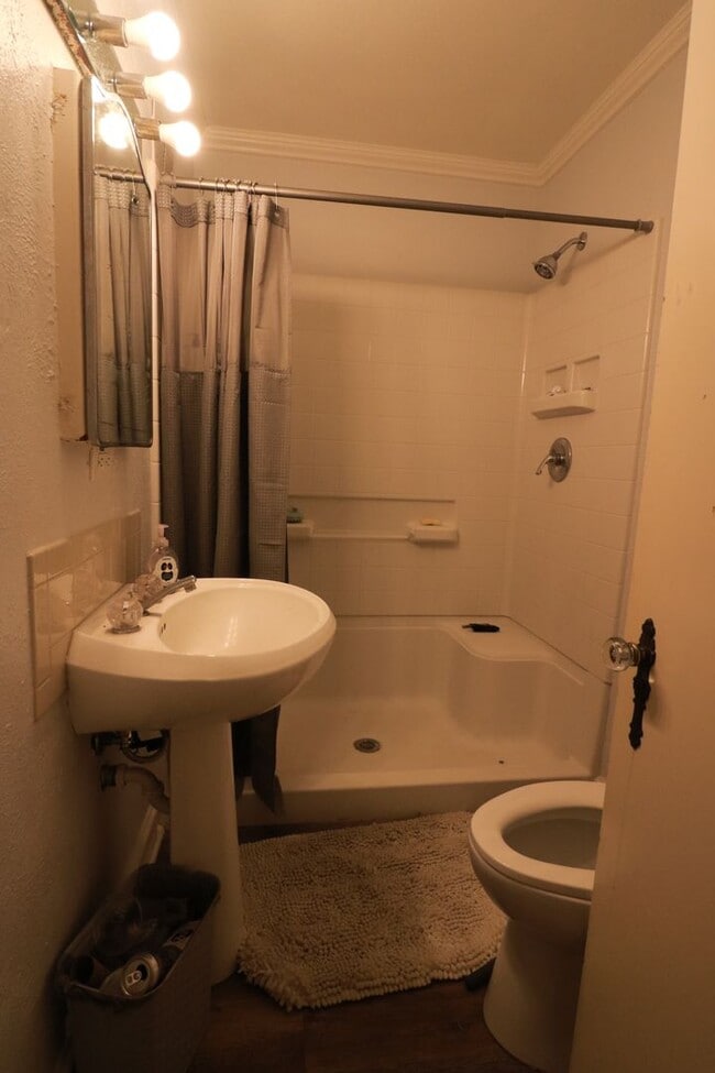 Photo - Spacious 5 Bedroom Home Perfectly Located ...