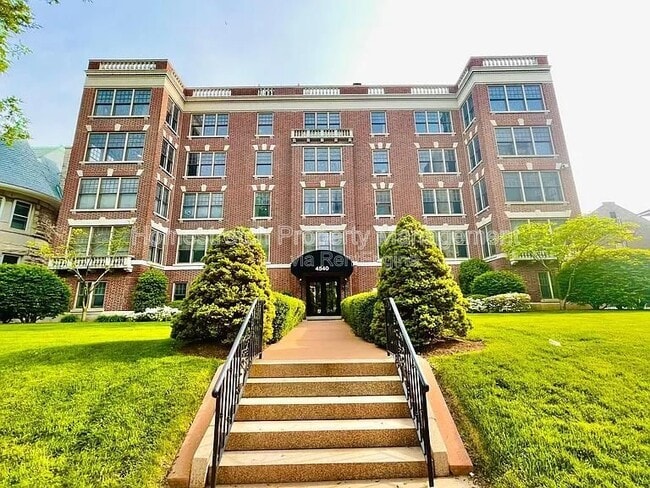 Building Photo - 4540 Lindell Blvd Unit Apt 306