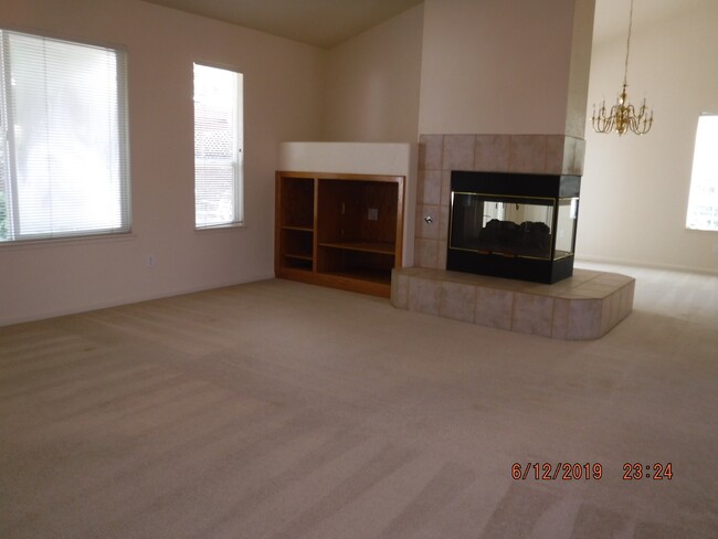 Photo - 1335 Meadowlark Way