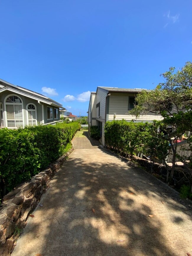 FULLY FURNISHED KAIMUKI 1 BEDROOM UNIT TUC... - FULLY FURNISHED KAIMUKI 1 BEDROOM UNIT TUC... House