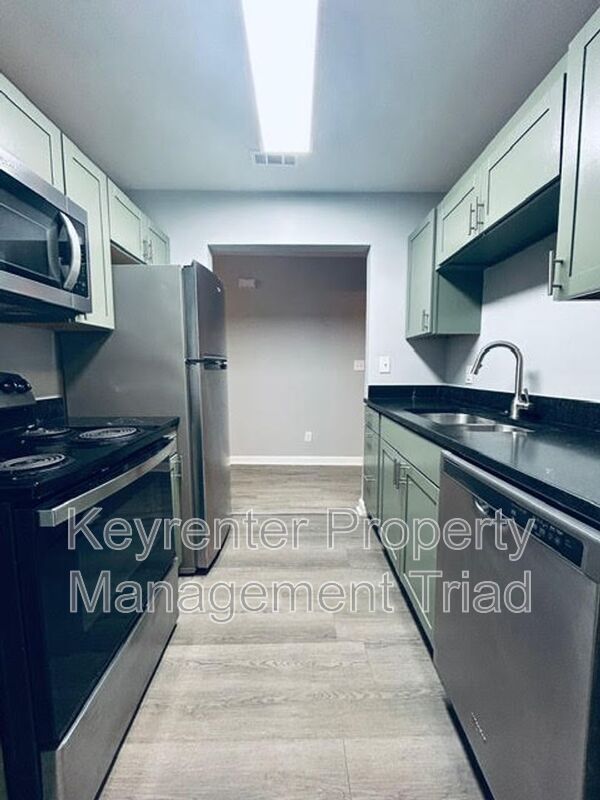 Photo - 1405 Leonard Ave