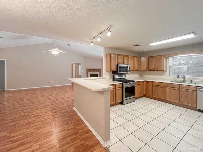 Photo - 902 Catskill Ln