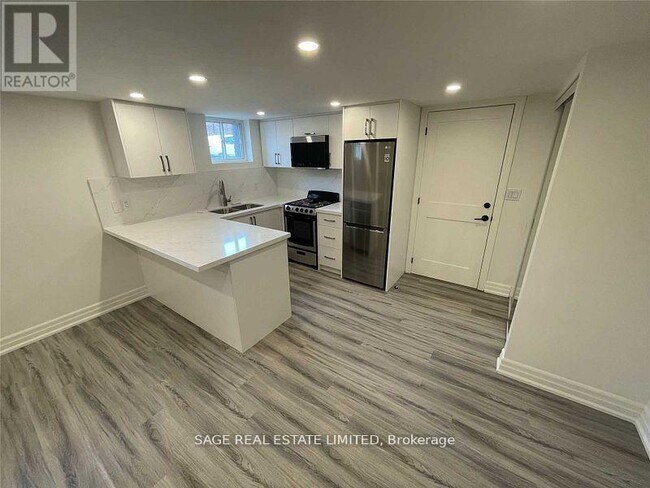 Photo - 1084 Avenue Rd