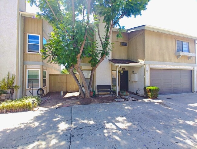 Building Photo - 3 Bedroom Condo now available in City of Orange
