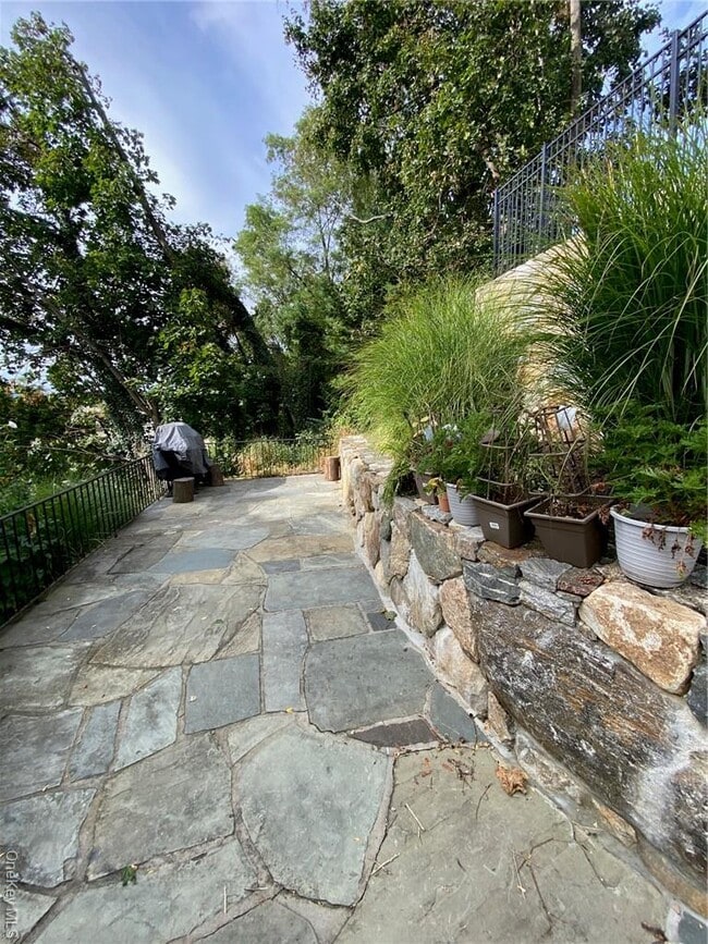 Photo - 49 Croton Point Ave Unit C