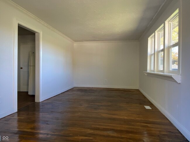 Photo - 220 Maple St