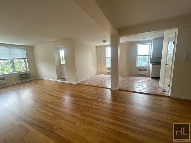 Building Photo - GRAND CENTRAL PARKWAY Rental