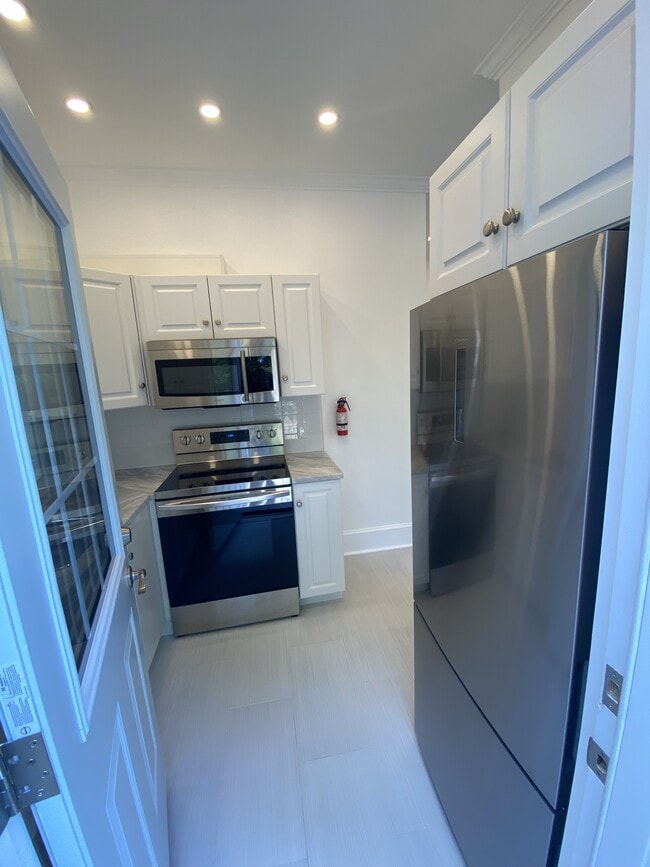 Building Photo - 471 Somerset St W Unit 2