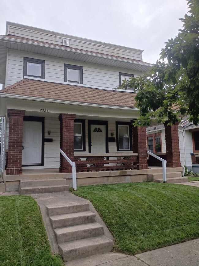 Building Photo - 2322-2324 Eastview Ave Unit 2324