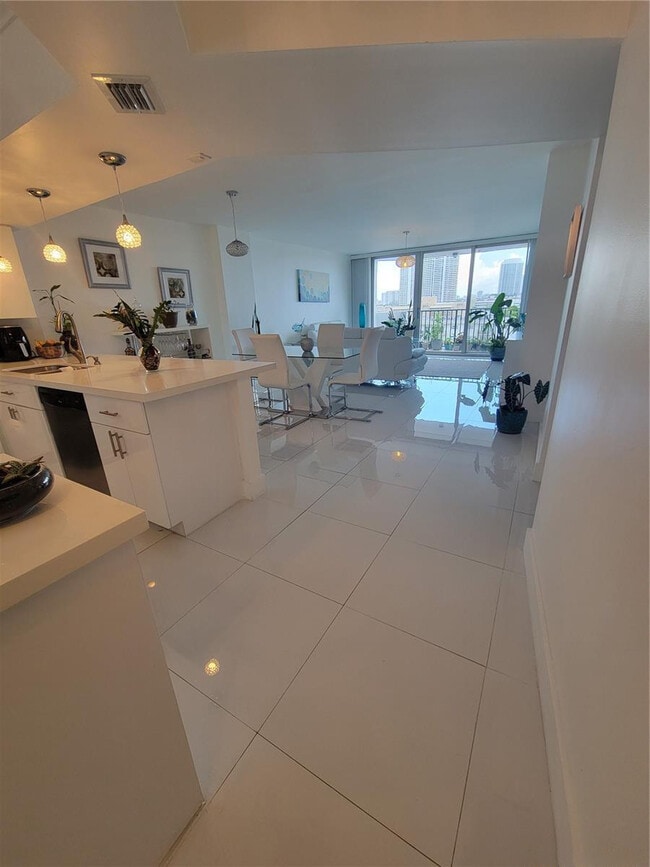 Photo - 3703 NE 166th St Unit 808