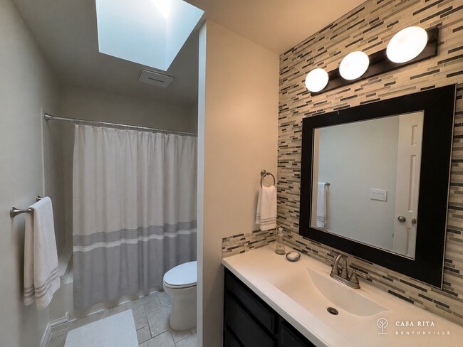 Executive Furnished 3BR Near Walmart HQ