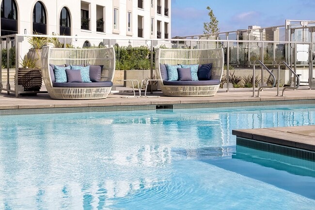 Chromatic Flats Apartments