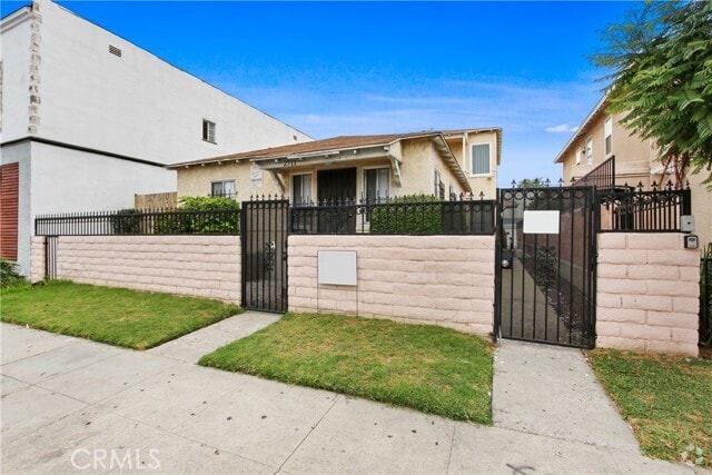 Building Photo - 2709 W Vernon Ave Rental