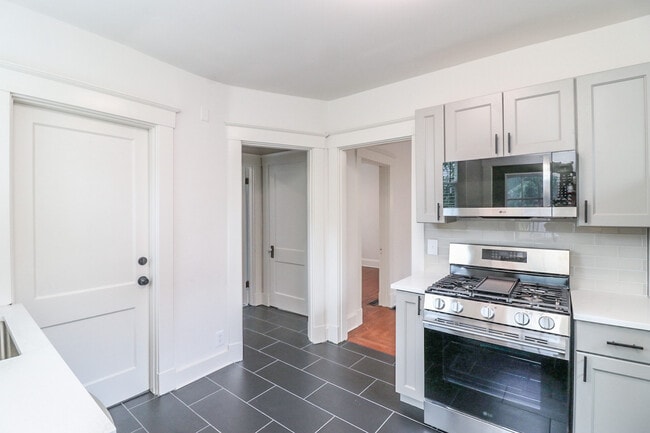 Building Photo - 2109 Williams Ave Unit 2111 Williams Rental