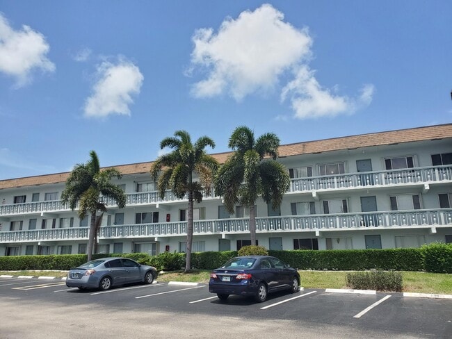 Building Photo - 2200 Springdale Blvd Unit 306