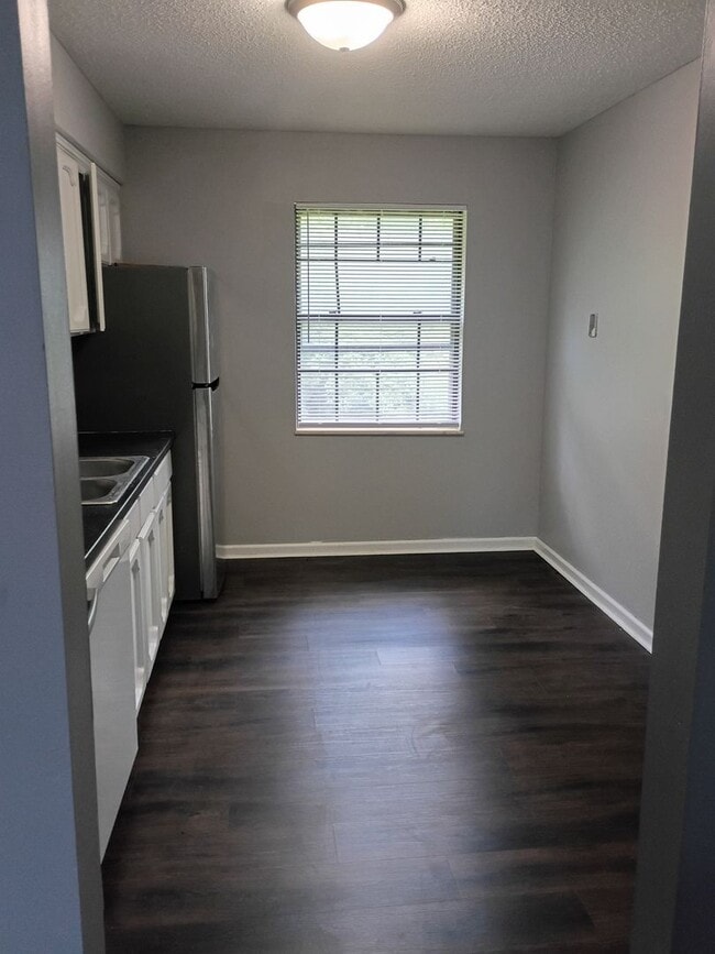 Photo - 2 bedroom 1 bath apt Unit S2