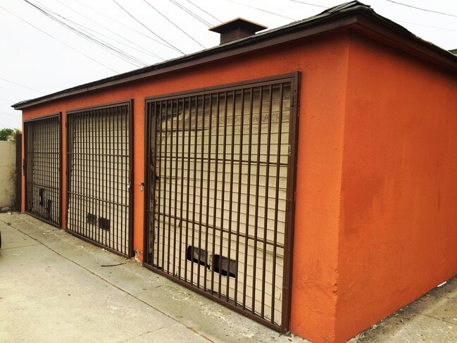 Photo - 1301 W 101st St