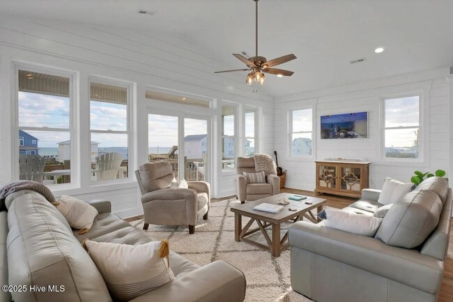 Photo - 3547 Island Dr