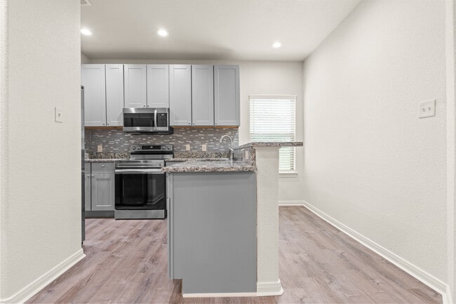 Photo - 525 E Spring Valley Rd