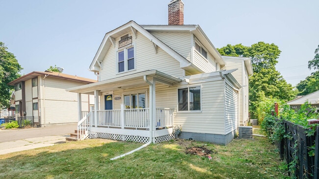 Photo - 1441 S State St