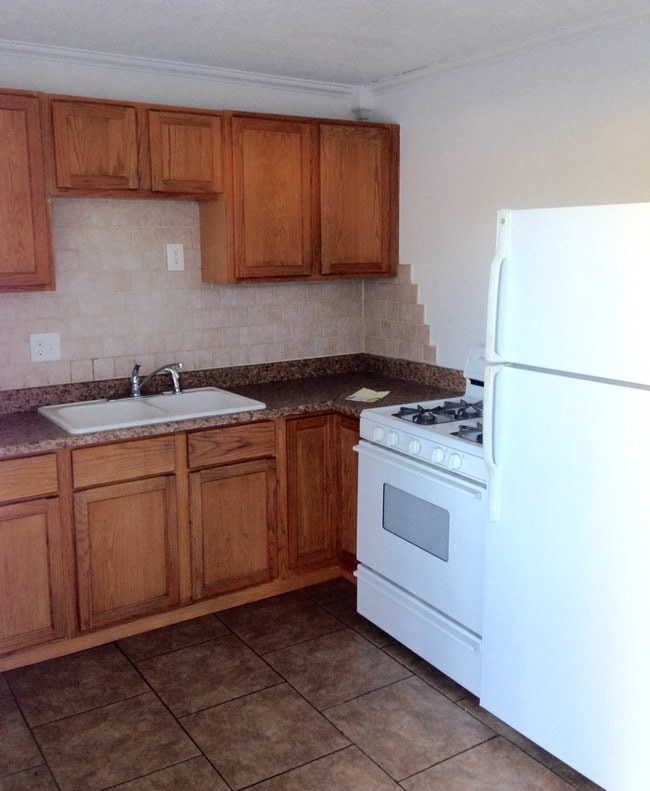 Building Photo - 123 6th St W Unit 115