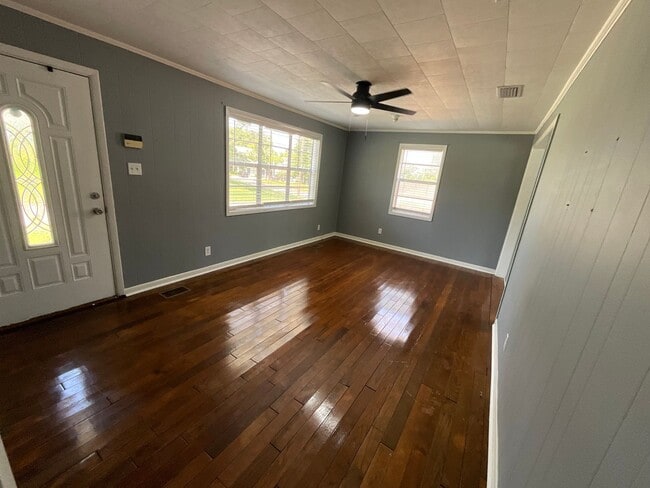 Photo - Adorable 3/1 in Marianna w/ Lawn Maintenance & Pest Control Included