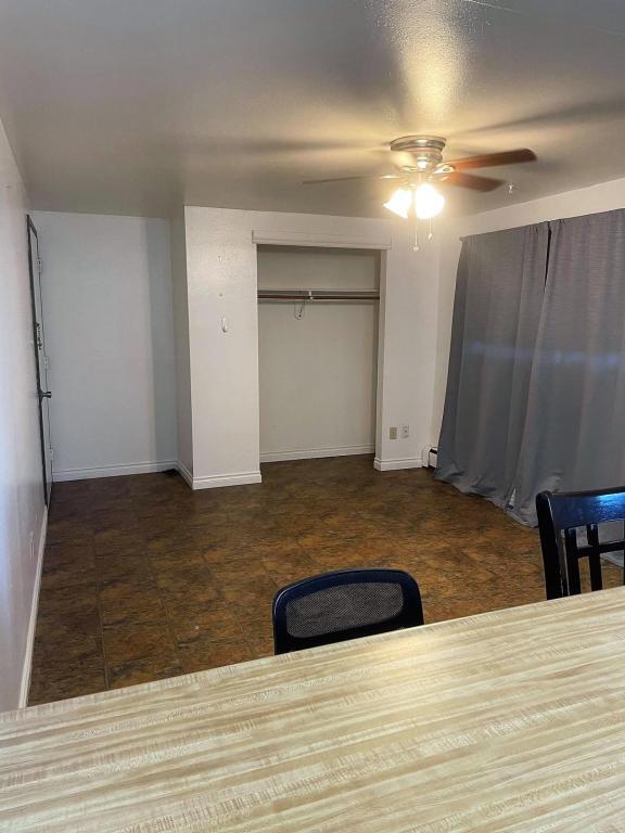 Photo - 2213 Lathrop St