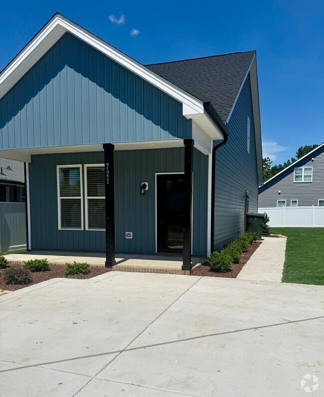 Building Photo - 721 Black Creek Rd S Rental