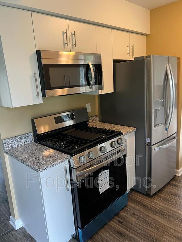 Photo - 1088 Studebaker Ave