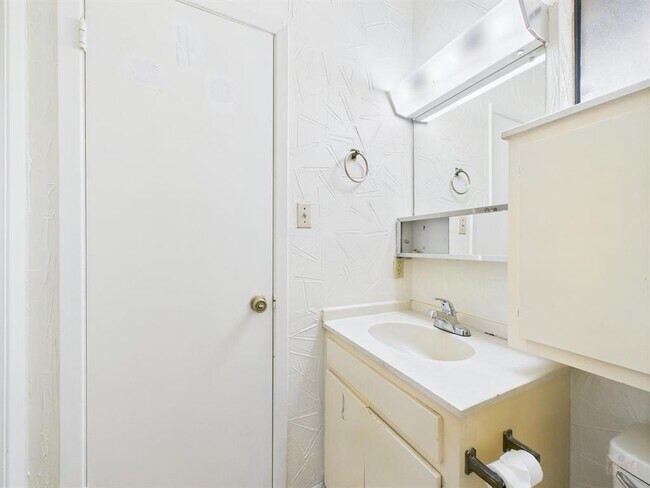 Photo - 2604 Salado St Unit 204
