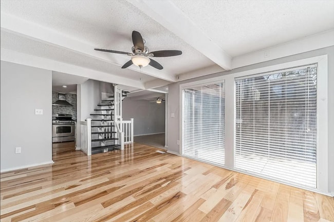 Photo - 5442 Forest St