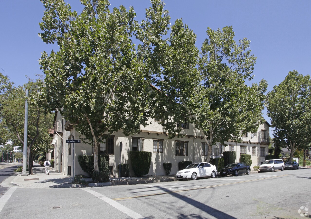 Photo - Mission Court Apartments