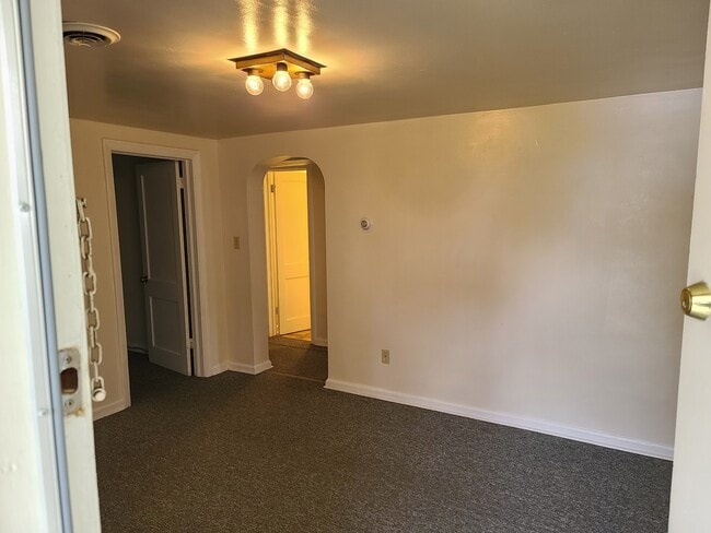 Living room - 48 W Wilson St Unit Apartment B