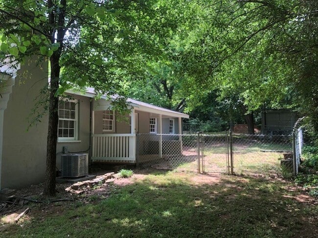 Photo - 2 Bed/1 Bath House just off Lexington Rd.