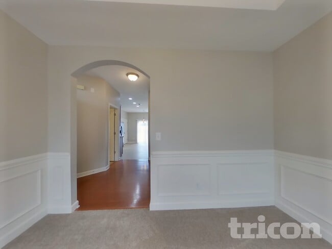 Photo - 825 Old Forester Ln