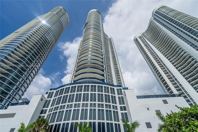 Building Photo - 15811 Collins Ave Unit 2407